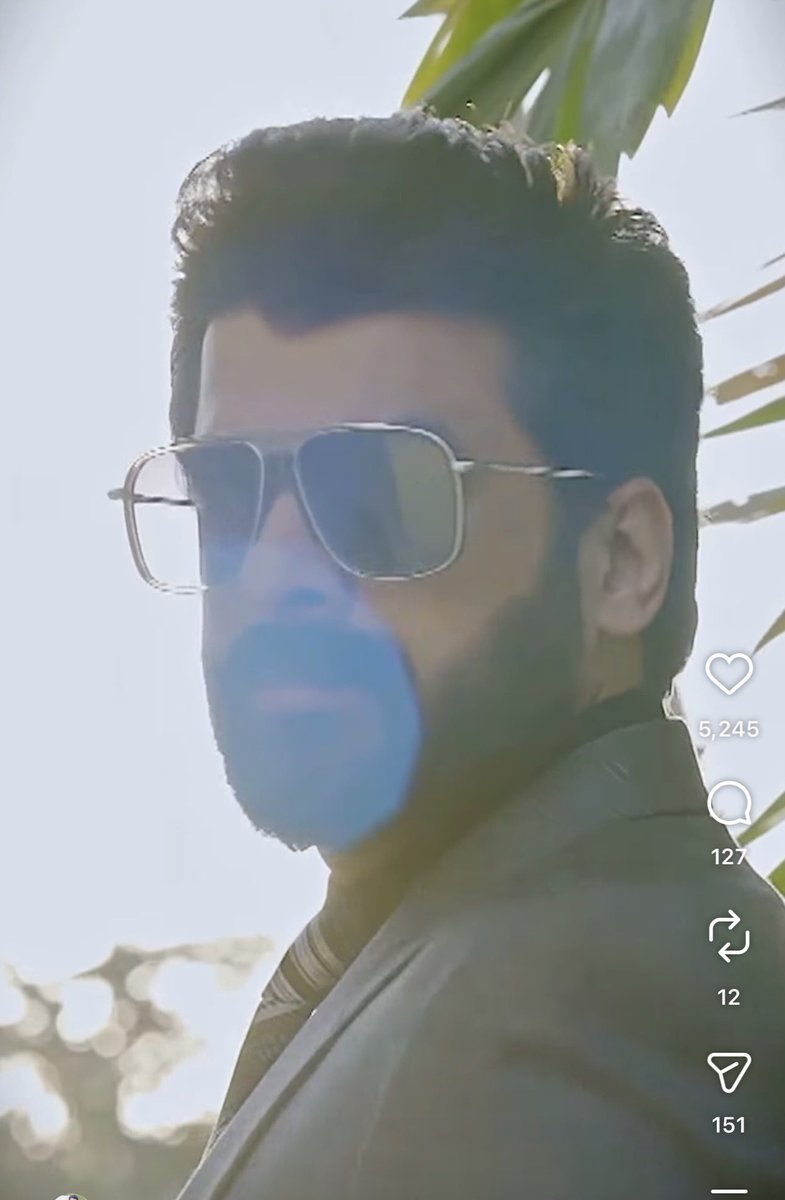 angilzbx's tweet photo. هذا الممثل يشبه انجين جداً 🙊 
هل ترون ذلك ؟؟؟ 

#EnginAkyürek https://t.co/pbPP40DQNe
