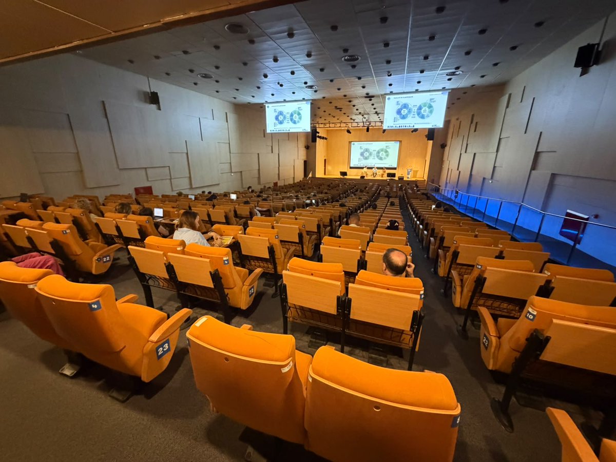 AEMHipertrofica's tweet photo. 🏥💙 AEMCH estuvo en la 3ª Jornada de Participació Ciutadana de Vall d’Hebron, representada por nuestro compañero Joan Alba.
Una gran oportunidad para dar visibilidad a la #MiocardiopatíaHipertrófica y participar en el #ProjecteDispensaINFO.
🤝 ¡Gracias a Vall d’Hebron!
#AEMCH https://t.co/SfKZM5E9QC