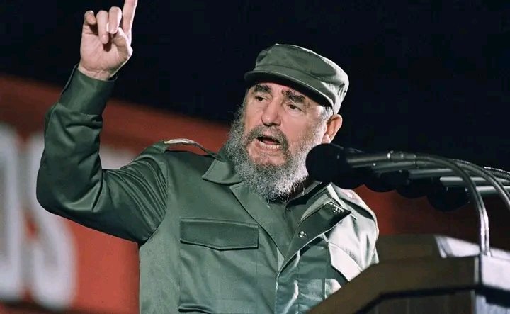 CamilaGzlez34's tweet photo. #FidelCastro: "Y no nos queda ninguna duda de que la patria vencerá. No nos queda ninguna duda, porque es la batalla de un pueblo entero y nunca un pueblo entero ha perdido ninguna batalla (...) Pero, además, porque #CubaNoEstáSola".
#100AñosConFidel https://t.co/tSKjkN57j6