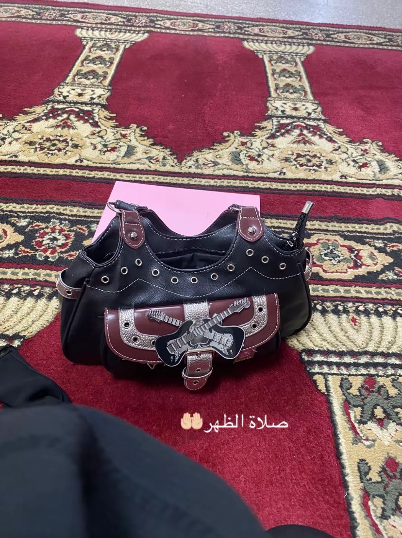 _w0wws's tweet photo. ايام الجامعه صح ايمو بس ما تفوتني صلاه https://t.co/1D5lxfGqHV