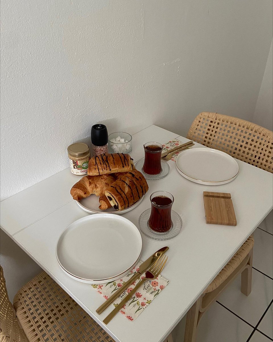 CarollTroeil's tweet photo. First week of my new life. https://t.co/YcNXbPLI7m