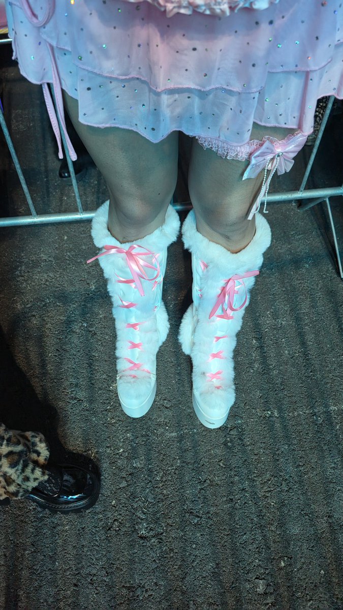 hoe_swway's tweet photo. For those who love to #rave. If we ran into each other..... would u have treated me like a lil slutty in public or taken me to the back😈  #DLs #curious #straight #edc #femboy #gay #dominant #submissive #naughty #bi https://t.co/wfw04YFyxA
