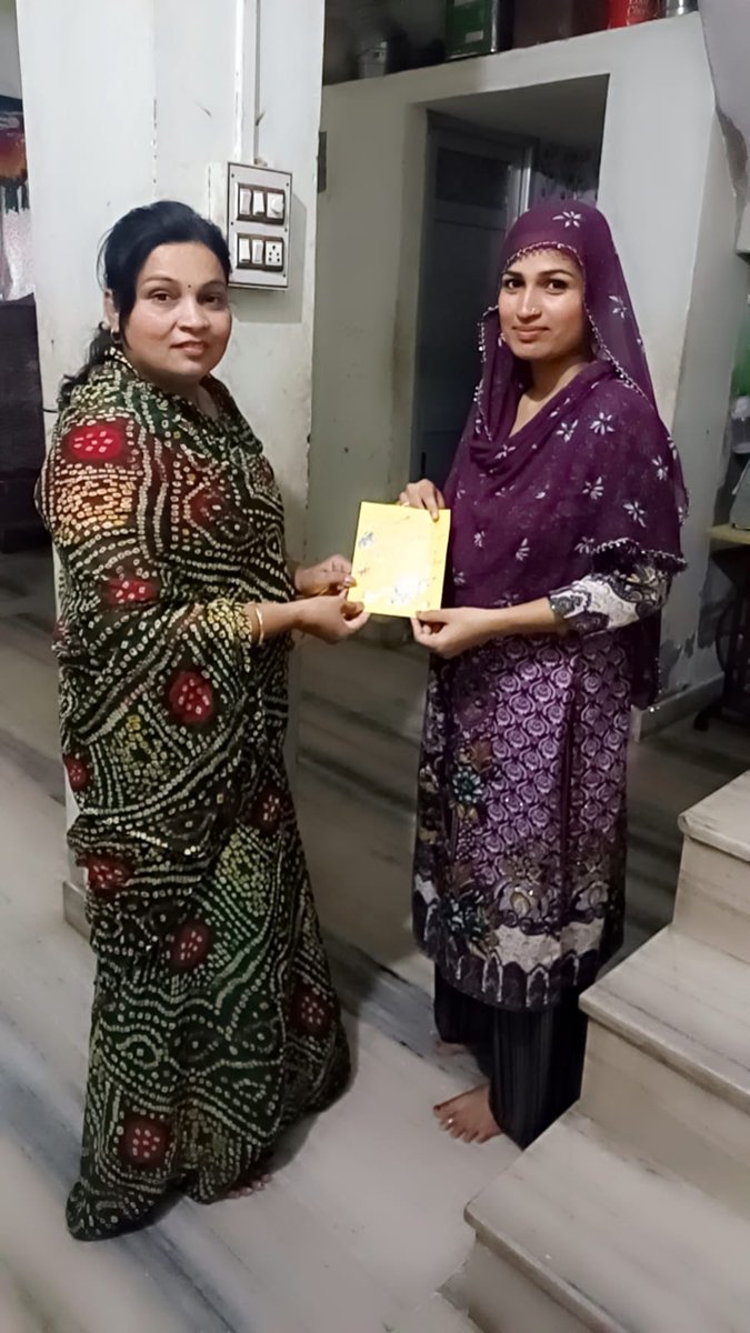 icds_rajasthan's tweet photo. आंगन मिलन 🌸
आंगनवाड़ी कार्यकर्ता द्वारा हाथों से निमंत्रण पत्र तैयार कर नागरिकों एवं जनप्रतिनिधियों को कार्यक्रम में स्नेहपूर्वक आमंत्रित किया गया।

अनीता शर्मा | आंगनवाड़ी कार्यकर्ता
आंगनवाड़ी केंद्र – फिरदौस कॉलोनी
सेक्टर – रामदेव रोड | प्रोजेक्ट – पाली ग्रामीण | https://t.co/effZL4pc8D