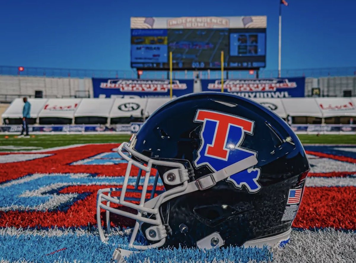 CardaThompson's tweet photo. After a great talk on the sidelines with Coach Vincent, I am blessed to receive an offer from @Bigvin78 @LATechFB!!!
#AGTG @JuCoFootballACE
@JUCORush @JUCOFFrenzy
@CoachLGeorge @Earvin_Moore https://t.co/ao9RZisToY