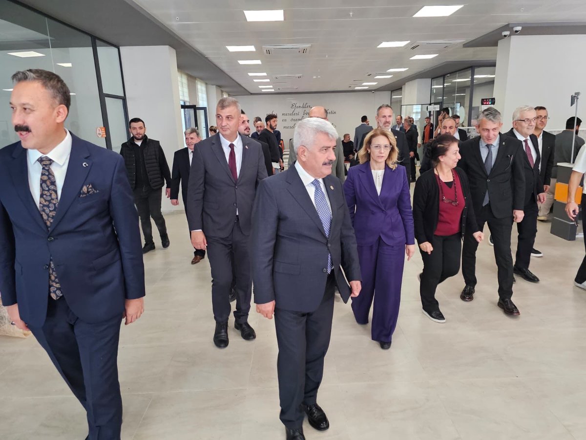 ProfDrHulagu's tweet photo. 📍 Gölcük

Gölcük Kaymakamımız Sayın Müfit Gültekin’i makamında ziyaret ederek yeni Hükümet Konağımızda incelemelerde bulunduk.

Hükümet Konağımızın ilçemize ve hemşehrilerimize hayırlı olmasını diliyorum.

Sayın Kaymakamımıza nazik misafirperverliği için teşekkür ediyor, kendisine ve tüm mesai arkadaşlarına çalışmalarında muvaffakiyetler diliyorum. 🇹🇷