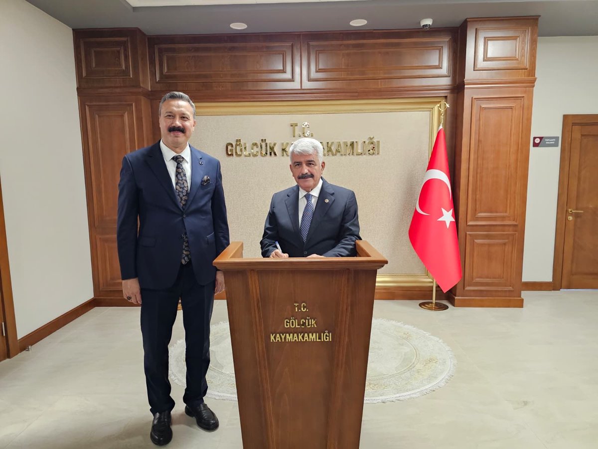 ProfDrHulagu's tweet photo. 📍 Gölcük

Gölcük Kaymakamımız Sayın Müfit Gültekin’i makamında ziyaret ederek yeni Hükümet Konağımızda incelemelerde bulunduk.

Hükümet Konağımızın ilçemize ve hemşehrilerimize hayırlı olmasını diliyorum.

Sayın Kaymakamımıza nazik misafirperverliği için teşekkür ediyor, kendisine ve tüm mesai arkadaşlarına çalışmalarında muvaffakiyetler diliyorum. 🇹🇷