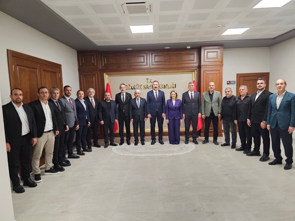 ProfDrHulagu's tweet photo. 📍 Gölcük

Gölcük Kaymakamımız Sayın Müfit Gültekin’i makamında ziyaret ederek yeni Hükümet Konağımızda incelemelerde bulunduk.

Hükümet Konağımızın ilçemize ve hemşehrilerimize hayırlı olmasını diliyorum.

Sayın Kaymakamımıza nazik misafirperverliği için teşekkür ediyor, kendisine ve tüm mesai arkadaşlarına çalışmalarında muvaffakiyetler diliyorum. 🇹🇷