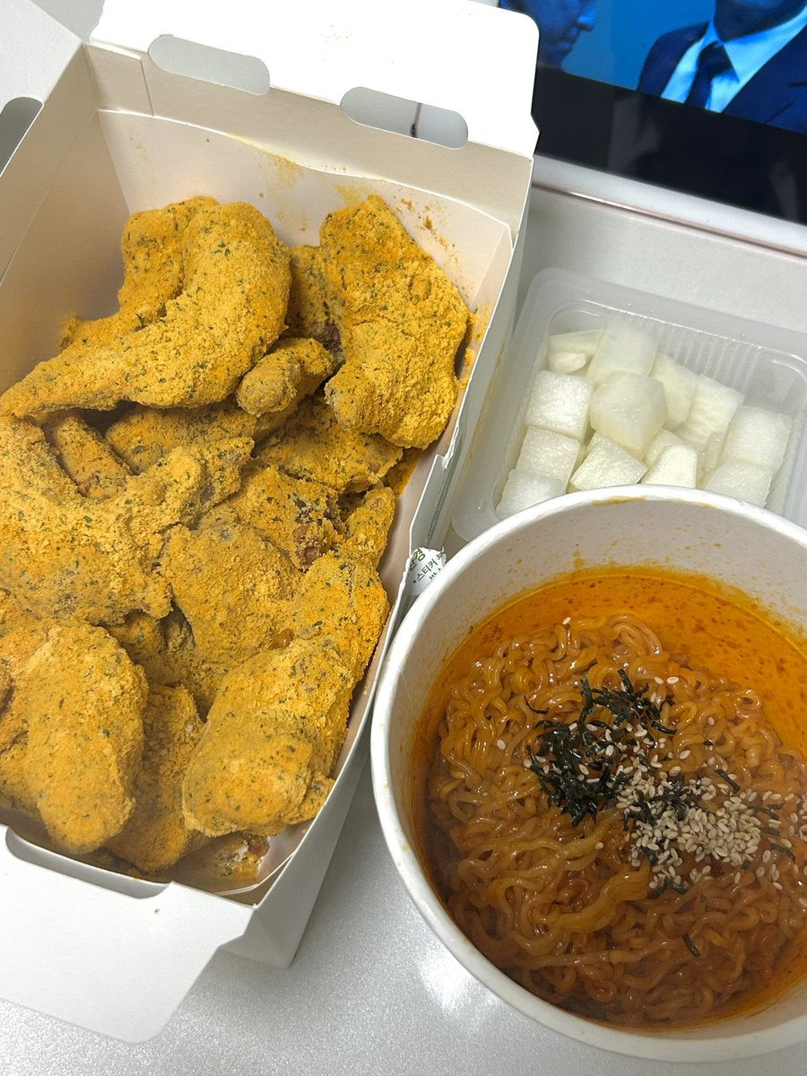 gogopang2's tweet photo. PMS 정식.. https://t.co/LaRCKHq1Pa