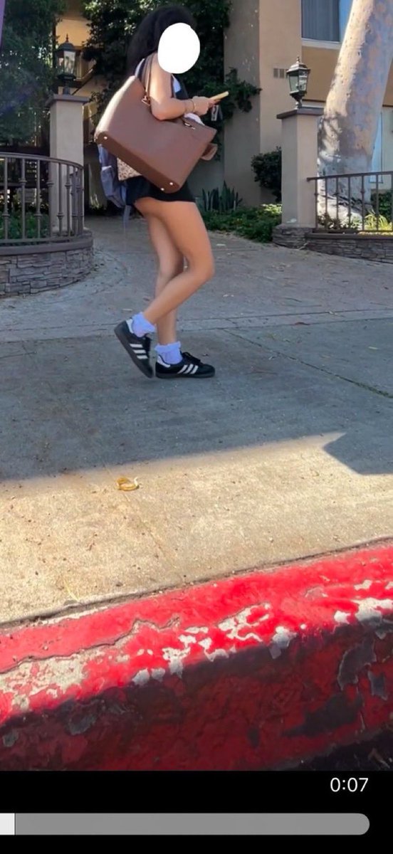 wnba1738's tweet photo. These bops be so oblivious #creepshot #candidass https://t.co/fTmtETzdHT
