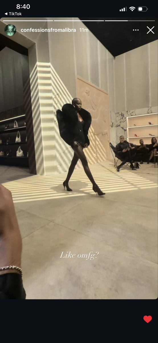 MsTroll2U's tweet photo. Front row views from Trinity at Gucci 

Admiring the incredible Alex Cosani and Anok Yai  #TrinityxGucciSS27 @gucci https://t.co/6cuiI3OVq4