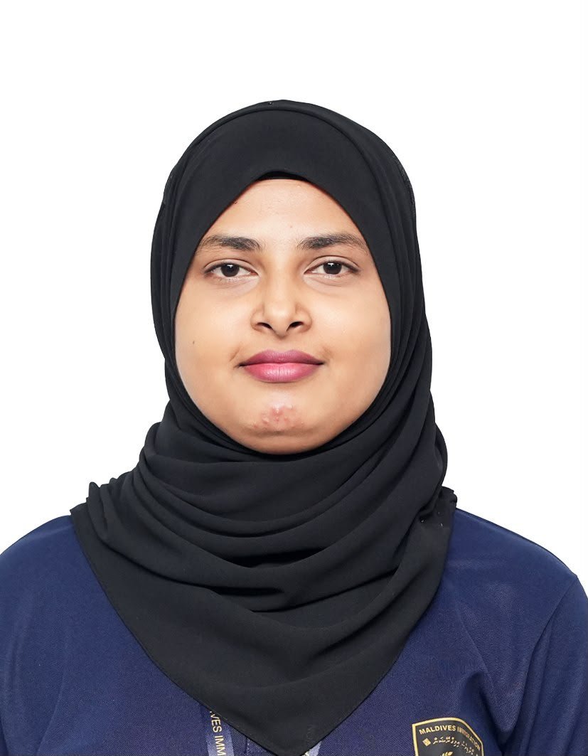 MMuizzu's tweet photo. إِنَّا لِلَّٰهِ وَإِنَّا إِلَيْهِ رَاجِعُونَ، 

ސޯސަންމަގުގައި ހިނގި ނުރައްކާތެރި އެކްސިޑެންޓެއްގައި ވީ ޒަޚަމްތަކަށް ފަރުވާދެމުން ދަނިކޮށް ނިޔާވި، މޯލްޑިވްސް އިމިގްރޭޝަންގެ މުވައްޒަފު ޢާއިޝަތު މާހިދާގެ ޢާއިލާއަށާއި، އެ އިދާރާގެ މުވައްޒަފުންނަށް ތަޢުޒިޔާ ދަންނަވަން.

މާތްﷲގެ ތަނަވަސް ރަޙްމަތުގައި މަރްޙޫމާ ޢާއިޝަތު މާހިދާ ލަހައްޓަވައި، ސުވަރުގޭގެ ދާއިމީ ނިޢުމަތް މިންވަރު ކުރައްވާށި! އާމީން