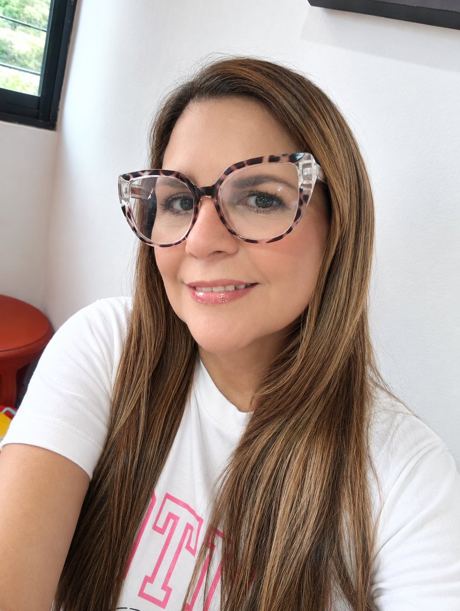 ARM_15_09's tweet photo. Me dicen:

"Te vas a quedar sola."

Y yo pienso: me levanto sola, como sola, duermo sola, me compro mis cosas sola y resuelvo mi vida sola.

La soledad no me da miedo.

Miedo da estar con alguien que no te valore. https://t.co/jQYlSQHv6g