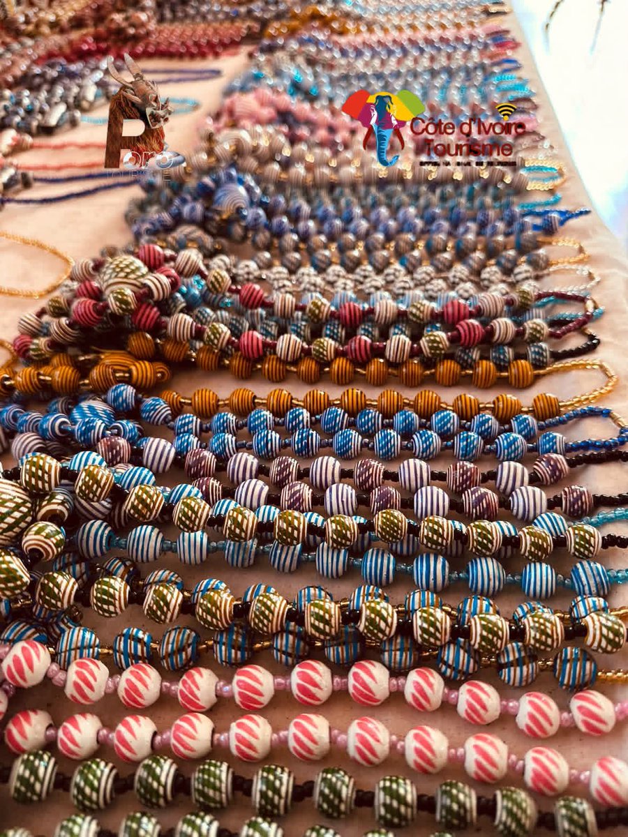Badciss's tweet photo. #Tourisme 
À Korhogo, les perles de Kapélé: des bijoux convoitée.
Kapélé est la capitale des parures et des pièces décoratives. 
Les artisans céramistes de Kapélé utilisent leur art pour créer des objets utilitaires, porte-clés,des presse-papiers et autres parures. https://t.co/bqBMaunENj