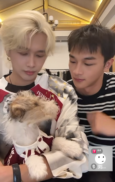 moonxzayi's tweet photo. i love my happy family :(
#WinterSunSpecialEP1
#WinterSunExtraEP1 https://t.co/DWvMQKVsPi