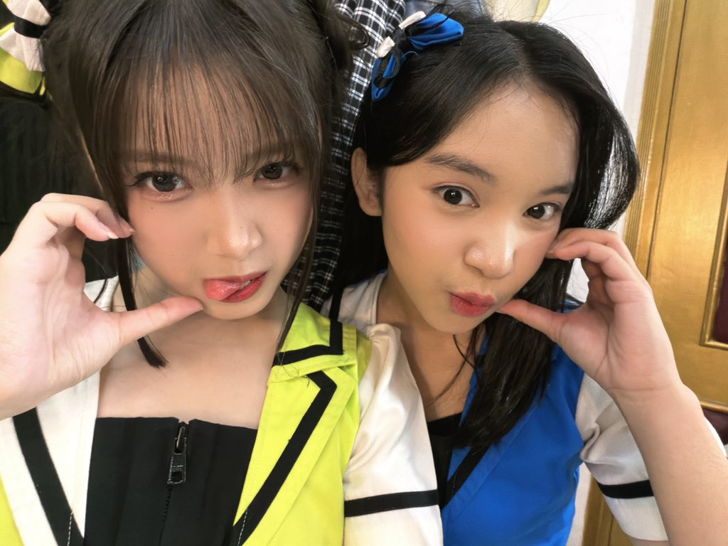 RFritzy_JKT48's tweet photo. tft ramuneee blub blubb🩵🤍
#betterwithfritzy https://t.co/BL3xi3C4Rs