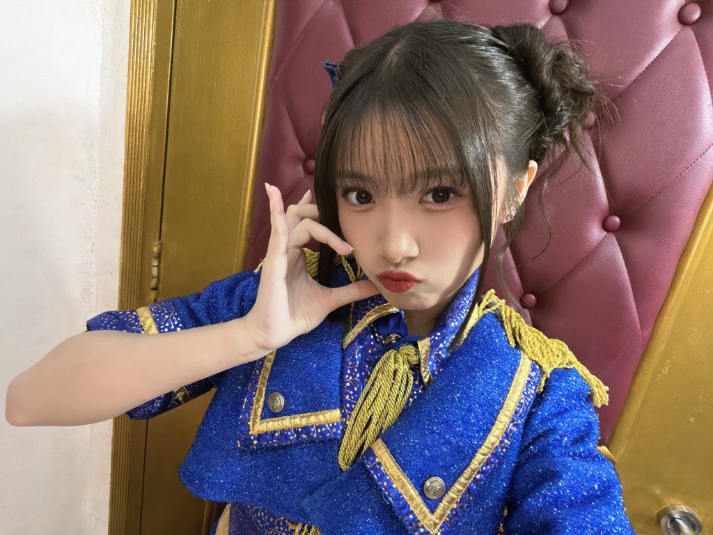 RFritzy_JKT48's tweet photo. tft ramuneee blub blubb🩵🤍
#betterwithfritzy https://t.co/BL3xi3C4Rs