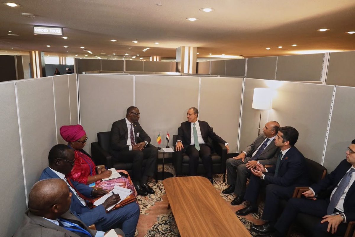 MaliMaeci's tweet photo. Poursuivant ses consultations diplomatiques durant son séjour New-yorkais, Son Excellence Monsieur Abdoulaye DIOP, Ministre des Affaires étrangères et de la Coopération internationale a eu, le jeudi 24 septembre 2026, des échanges fructueux avec ses homologues de la Fédération de Russie, de la République Arabe d’Égypte, le Secrétaire général adjoint  chargé de l’appui opérationnel aux Nations Unies et le Haut Représentant de l’Alliance des Civilisations de l'Organisation des Nations Unies (UNAOC).

Entre le Ministre DIOP et son homologue russe, les échanges ont porté sur la mise en œuvre des projets prioritaires du partenariat stratégique avec la Russie, tant dans le domaine de la défense qu’en matière du développement socio-économique. Ils ont également évoqué les dynamiques géopolitiques sous régionales liées à la lutte contre le terrorisme.

Avec son homologue égyptien, les axes stratégiques de la coopération bilatérale ont été revisités, tout en mettant l’accent sur le développement des échanges économiques et l’accroissement des investissements dans les secteurs porteurs. Ils ont, en outre, abordé la situation actuelle au Mali et au Sahel.

S’agissant des échanges avec le Secrétaire général adjoint chargé de l’appui opérationnel, l’accent a été mis sur le succès, le leadership des Autorités maliennes et les leçons tirées dans le cadre du processus de retrait et de la liquidation de la MINUSMA.

Avec le Haut Représentant  de l’UNAOC, les échanges ont porté sur le renforcement des actions de prévention et de médiation des conflits, y compris le dialogue inter-religieux pour une meilleure  préservation de la paix. 

Bureau de l’Information et de la Presse/MAECI.