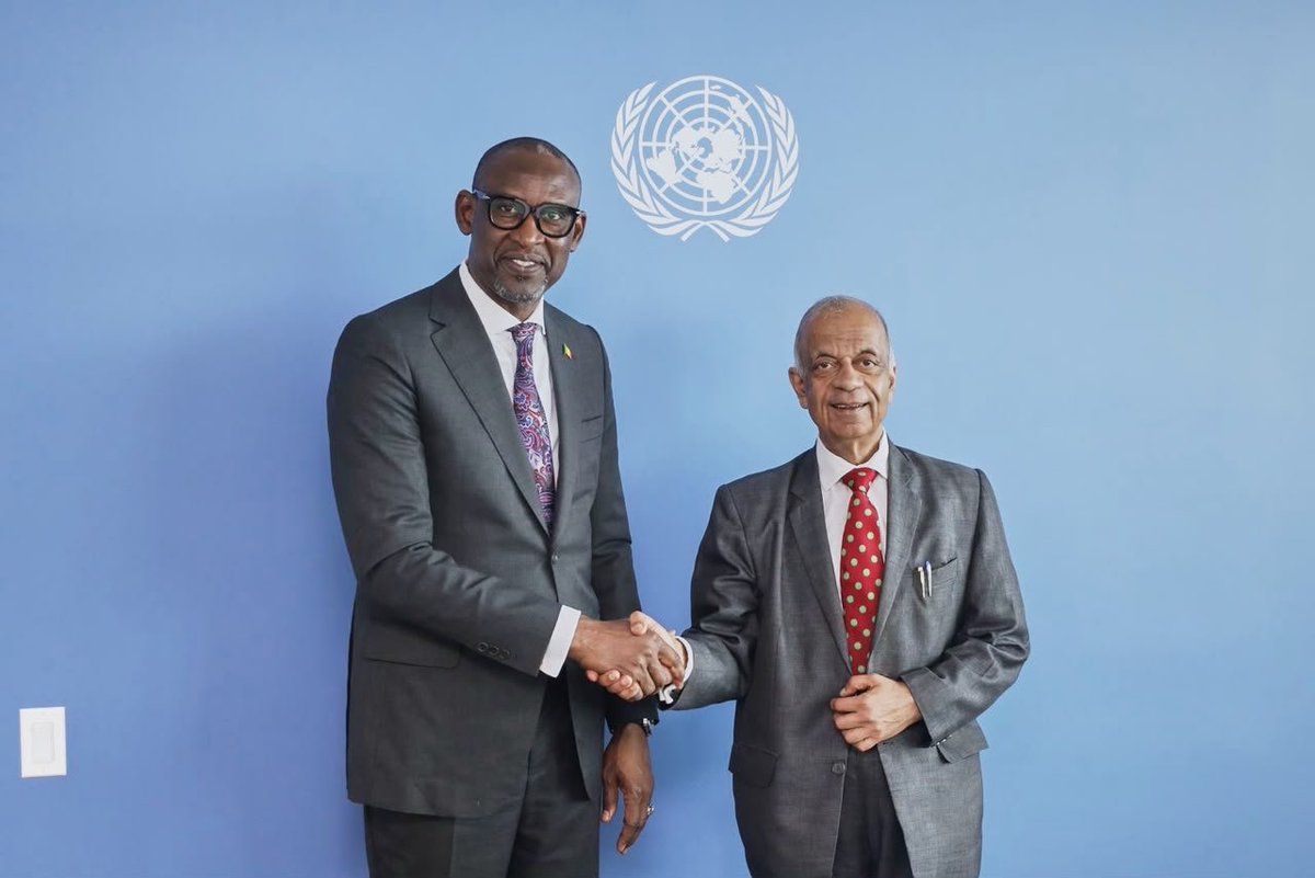 MaliMaeci's tweet photo. Poursuivant ses consultations diplomatiques durant son séjour New-yorkais, Son Excellence Monsieur Abdoulaye DIOP, Ministre des Affaires étrangères et de la Coopération internationale a eu, le jeudi 24 septembre 2026, des échanges fructueux avec ses homologues de la Fédération de Russie, de la République Arabe d’Égypte, le Secrétaire général adjoint  chargé de l’appui opérationnel aux Nations Unies et le Haut Représentant de l’Alliance des Civilisations de l'Organisation des Nations Unies (UNAOC).

Entre le Ministre DIOP et son homologue russe, les échanges ont porté sur la mise en œuvre des projets prioritaires du partenariat stratégique avec la Russie, tant dans le domaine de la défense qu’en matière du développement socio-économique. Ils ont également évoqué les dynamiques géopolitiques sous régionales liées à la lutte contre le terrorisme.

Avec son homologue égyptien, les axes stratégiques de la coopération bilatérale ont été revisités, tout en mettant l’accent sur le développement des échanges économiques et l’accroissement des investissements dans les secteurs porteurs. Ils ont, en outre, abordé la situation actuelle au Mali et au Sahel.

S’agissant des échanges avec le Secrétaire général adjoint chargé de l’appui opérationnel, l’accent a été mis sur le succès, le leadership des Autorités maliennes et les leçons tirées dans le cadre du processus de retrait et de la liquidation de la MINUSMA.

Avec le Haut Représentant  de l’UNAOC, les échanges ont porté sur le renforcement des actions de prévention et de médiation des conflits, y compris le dialogue inter-religieux pour une meilleure  préservation de la paix. 

Bureau de l’Information et de la Presse/MAECI.