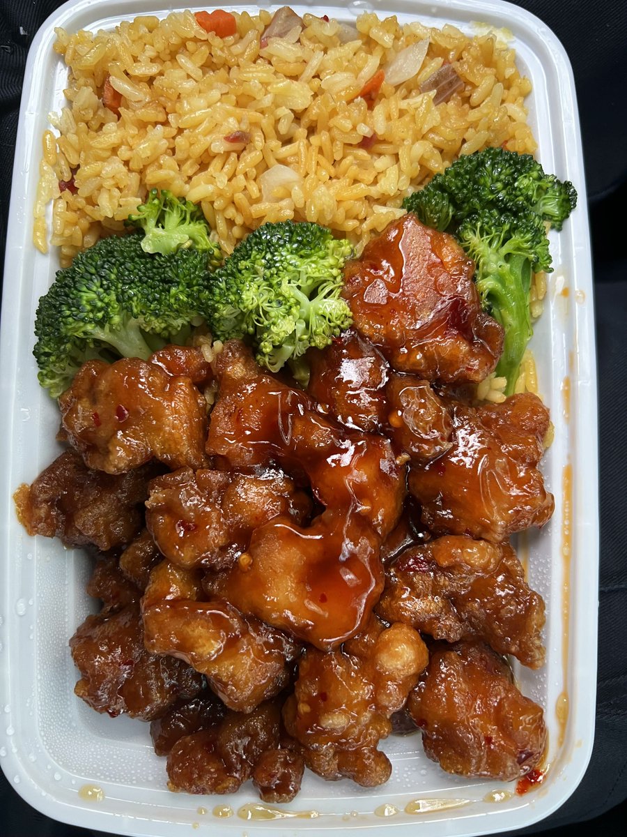 FoodPleaser's tweet photo. General Tso’s Chicken https://t.co/Oy7eY4CPS4
