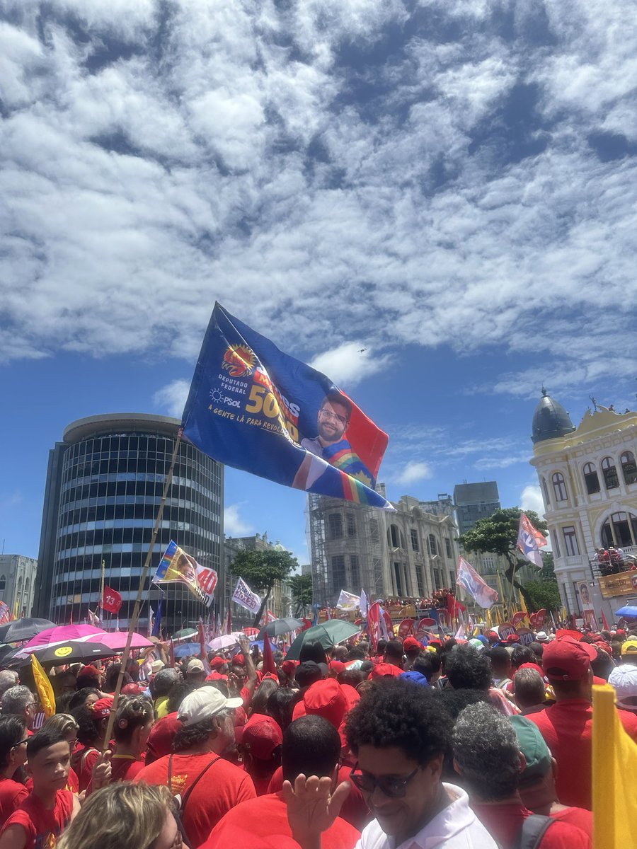 glferrario's tweet photo. é Lula, mas também é Jones Manoel 5050 https://t.co/rNq7BHu0dT