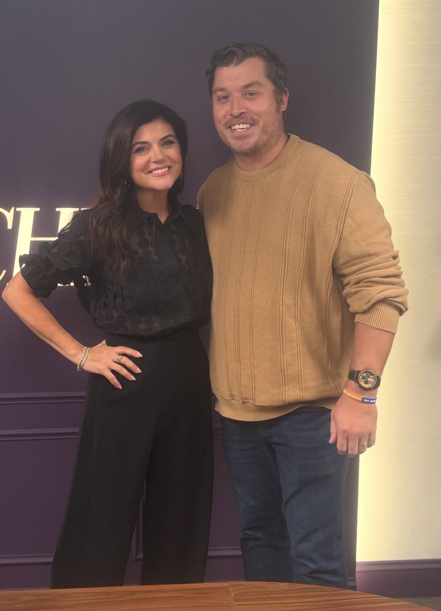 stoolpresidente's tweet photo. Im hearing rumors Bosco dressed up like it was Thanksgiving for a picture with Kelly Kapowski in the office today.    Gotta assume he was wearing his big game loafers https://t.co/ZvaznxNBWL