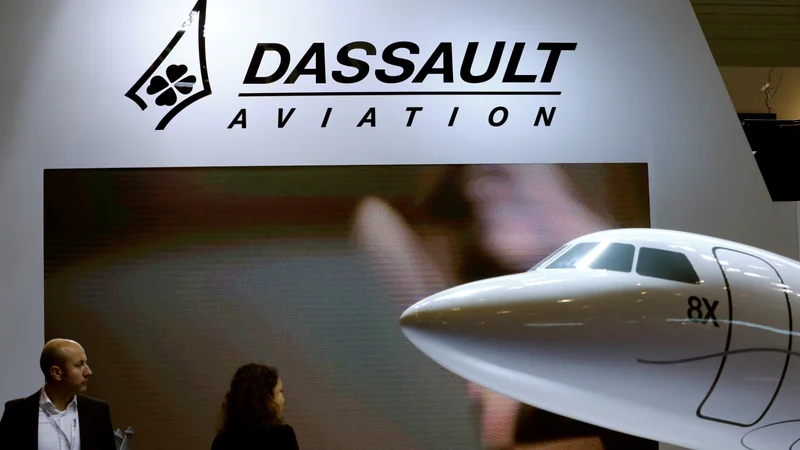 thetoitoi's tweet photo. 🇫🇷

Dassault Aviation a annoncé à BFMTV avoir "porté plainte pour actes de dégradation commis dans l'usine de Cergy", qui produit des avions Rafale. 

Un "collaborateur" a été "interpellé", précise l'entreprise. "La justice suit son cours."

Selon le Parisien, des dégradations ont eu lieu sur un Rafale et des équipements sensibles ont également été volés dans des usines en France en plusieurs mois.