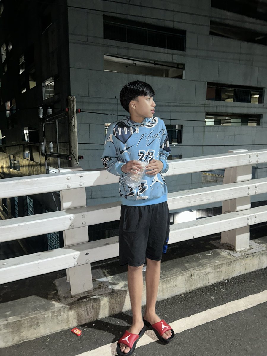 lianreyeszym8's tweet photo. 💙 https://t.co/7TjiGoqjna