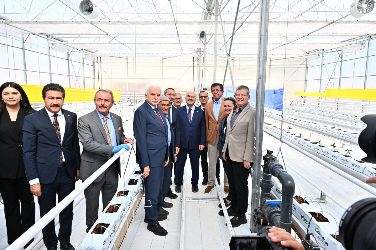 sahin_tin's tweet photo. Baklan Tarım Mesleki ve Teknik Anadolu Lisesi’nde, Baklan Belediyesi ve Alarko’nun desteğiyle hayata geçirilen uygulama serasının açılışını gerçekleştirdik. Evlatlarımız burada bilgiyi emekle, eğitimi üretimle buluşturacak. #Baklan’da eğitim güçlenecek, üretim bereketlenecek. 🌱 https://t.co/GCrpZLHT3B