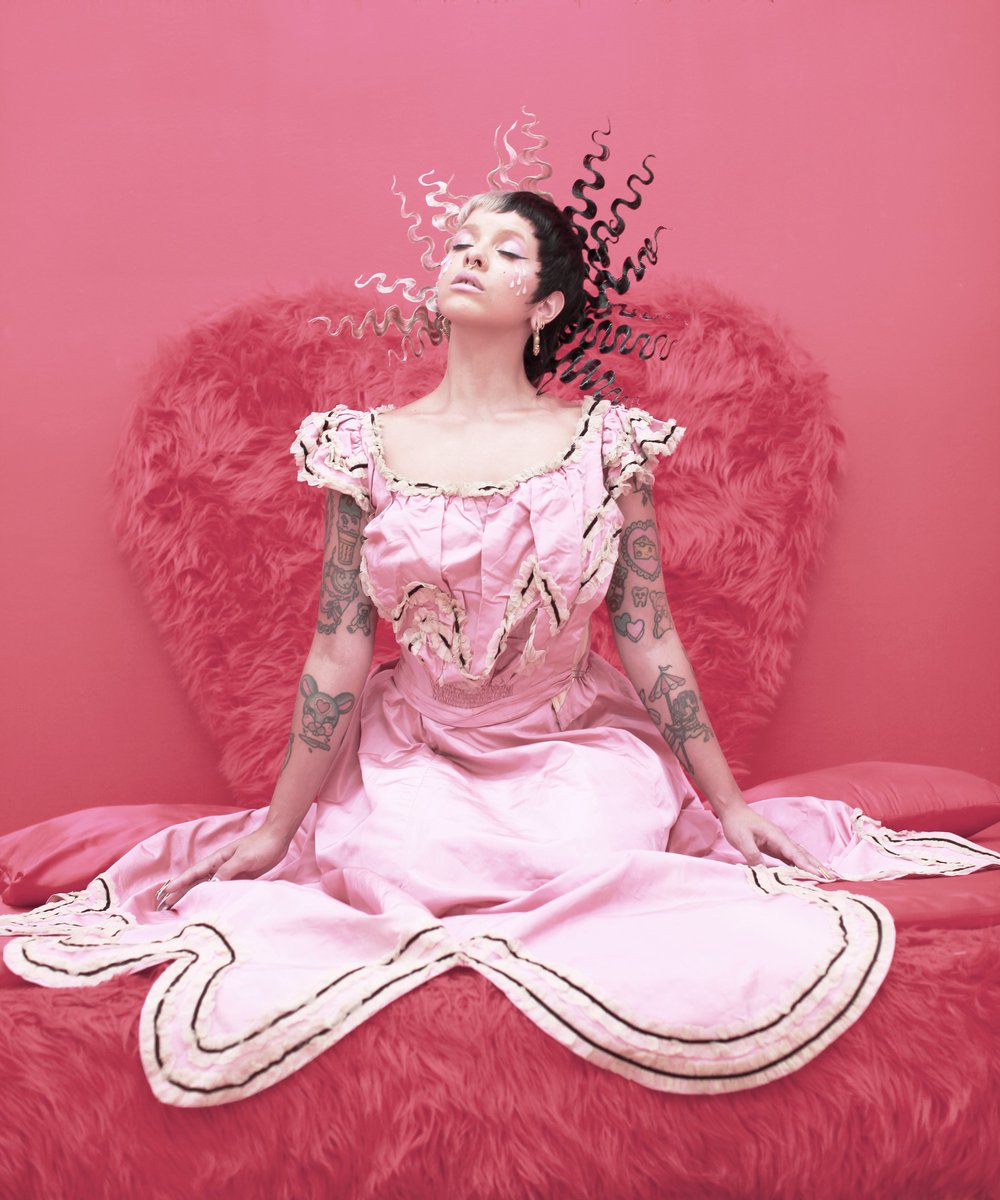 LlVlNGDECEASED's tweet photo. 6 years ago today, Melanie Martinez released her 2nd EP "After School".  💞  

What's your favorite song from the EP? https://t.co/MG5GfdGK1W