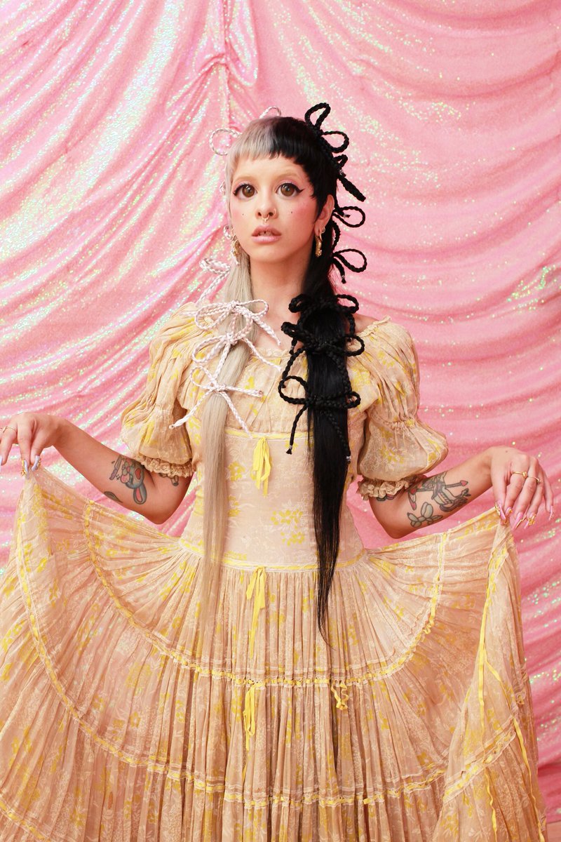 LlVlNGDECEASED's tweet photo. 6 years ago today, Melanie Martinez released her 2nd EP "After School".  💞  

What's your favorite song from the EP? https://t.co/MG5GfdGK1W