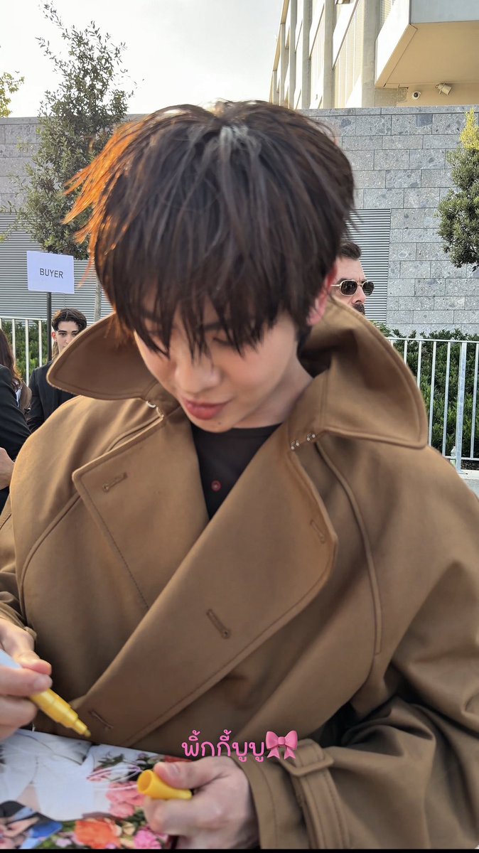 NPBoBI's tweet photo. แอคนี้สิ้รแล้ว 😭

ในที่สุดชั้นก้มีไซน์บั้ม First Love เป็นของตัวเอง 🥺🩷 

TLE FIRSTONE AT MFW 2027
#MOSCHINOSS27xTLEFIRSTONE
#MOSCHINO @Moschino https://t.co/lZuA3oBMxe