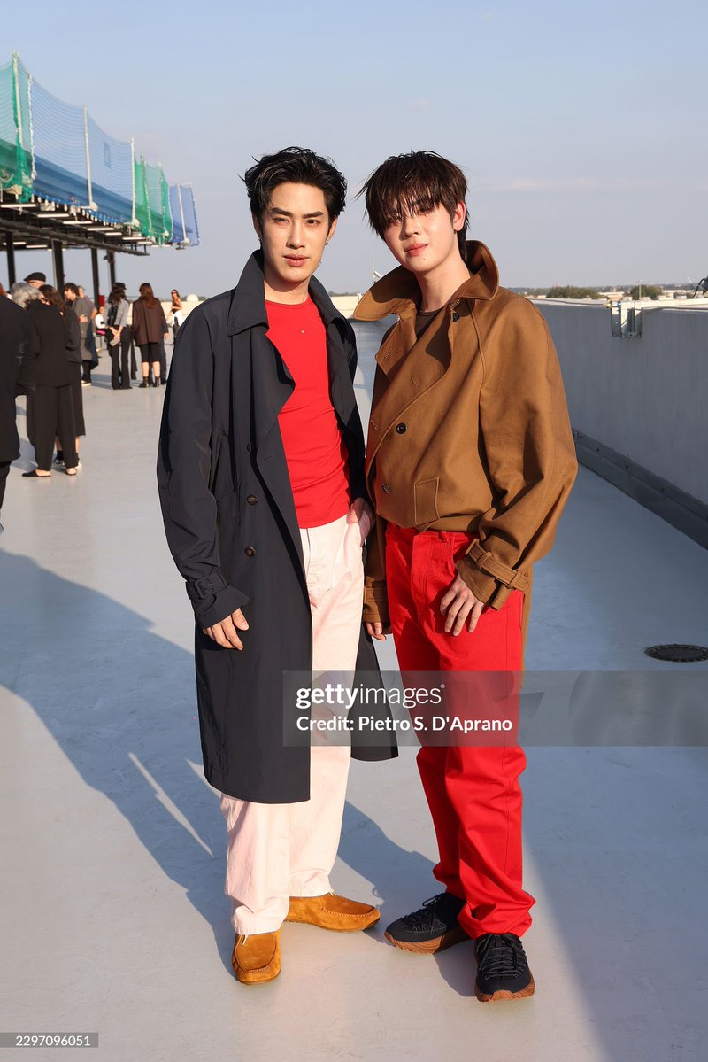 popconth's tweet photo. 🔴 วิชวลสังหาร getty 💚🩷 คุณชายพี่เติ้ล ♥︎ คุณหนูน้องเฟิร์สวัน เปิดเกมรุกฟรอนต์โรว์ ร่วมชมแฟชั่นโชว์ MOSCHINO Spring/Summer 2027 ณ Milan Fashion Week ✨️

TLE FIRSTONE AT MFW 2027
#MOSCHINOSS27xTLEFIRSTONE
#MOSCHINO @Moschino
#TLE_mtm #Firstone
@TLE_mtm @firstone_wnk https://t.co/fJCzFbhHmw