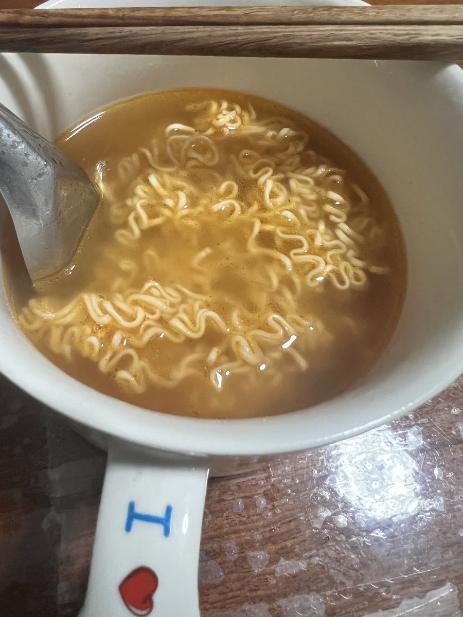 phanu34986's tweet photo. ฝนตกได้ทั้งวันจริงๆ ไม่ออกไปของนอก ก็มีกินแค่นี้ https://t.co/VgwTYzcx0T