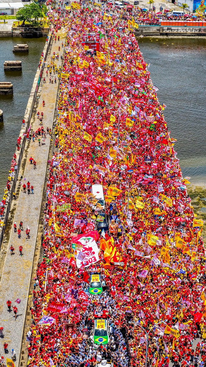 ptbrasil's tweet photo. Recife, Pernambuco - Brasil. 🇧🇷

O filho de Dona Lindu de volta. Em casa. De onde ele saiu ainda um menino pra transformar um país e um pedaço importante do nosso mundo. 🤍

📷 @ricardostuckert https://t.co/7S2odETWAT