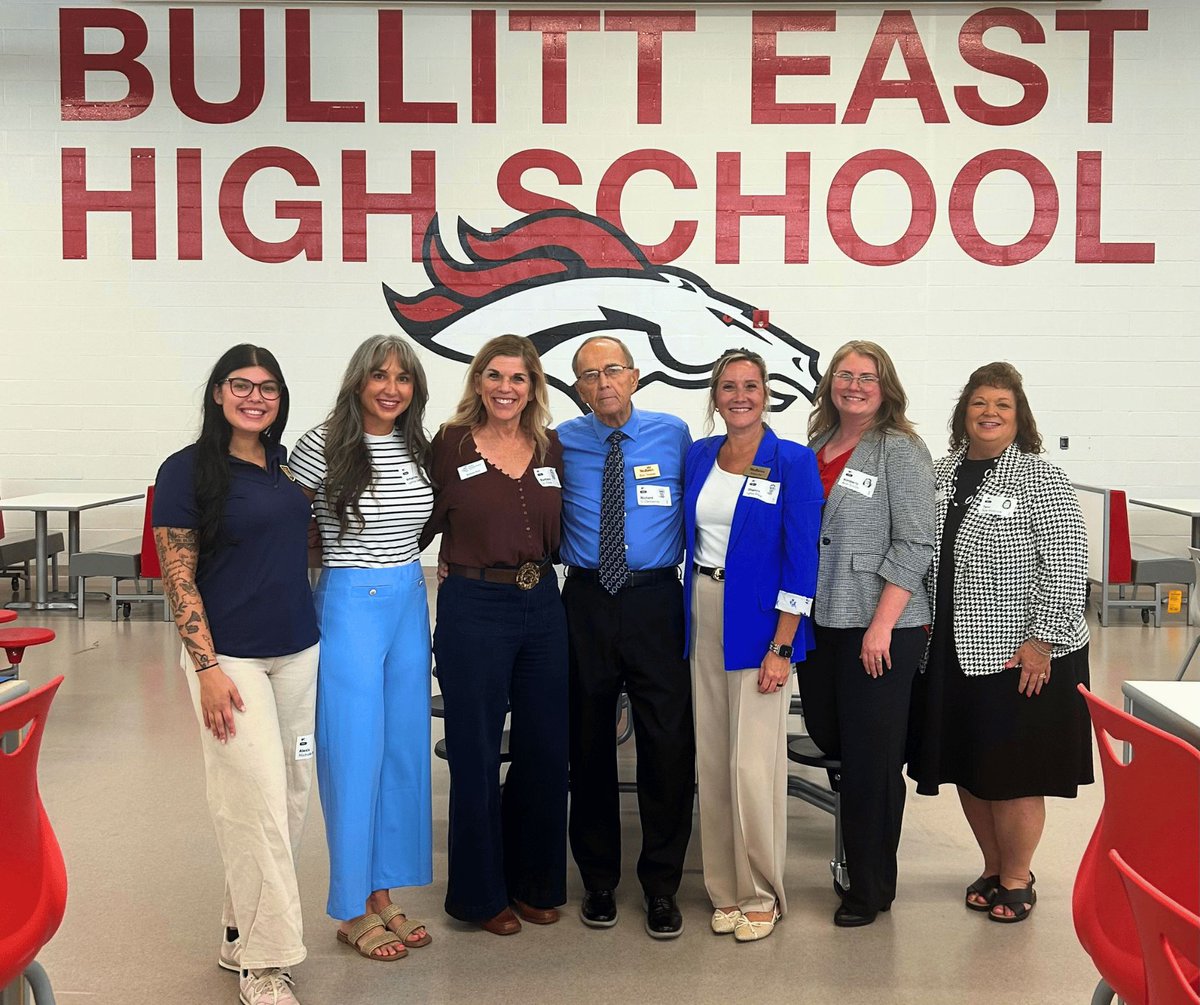 FirstHarrison's tweet photo. Helping students prepare for future opportunities! 

Our team recently joined other community volunteers at Bullitt East High School to conduct mock interviews through Junior Achievement. We were proud to help students build confidence for the workforce ahead. https://t.co/XW2b3gHocW