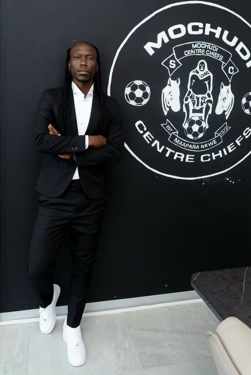 iDiskiTimes's tweet photo. 𝗢𝗙𝗙𝗜𝗖𝗜𝗔𝗟‼️

Botswana Premier League outfit Mochudi Centre Chiefs have unveiled South African coach Reneilwe Letsholonyane as the club’s new head coach. https://t.co/lZBnQWbCtf