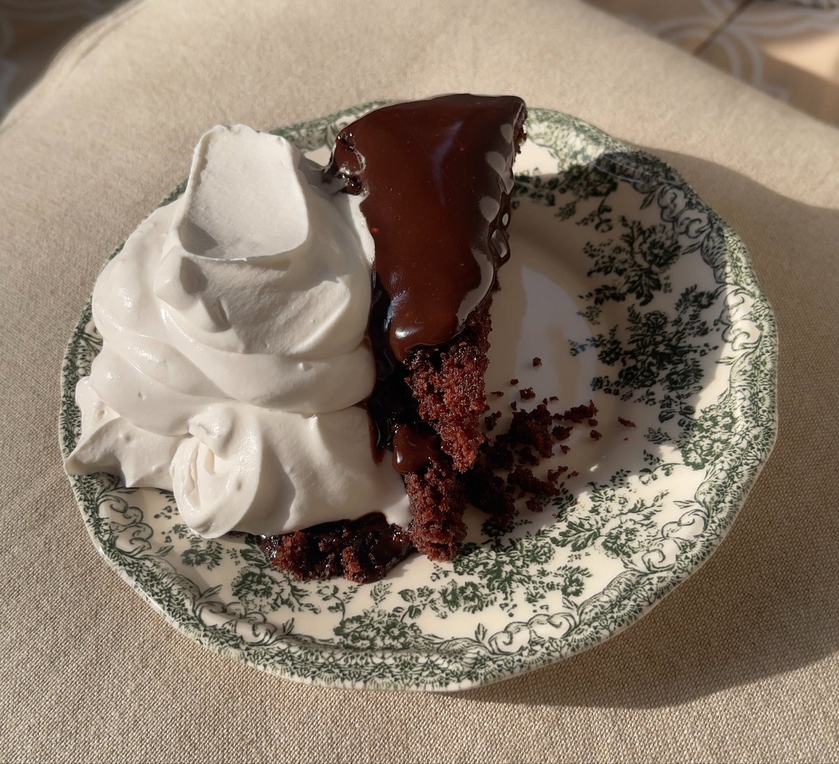 saeioura's tweet photo. wanted to show my ideal whipped cream to cake ratio as a whippedcreamaholic but the sun hit and this turned into the prettiest picture of cake i’ve ever taken https://t.co/FYDK6qIZix