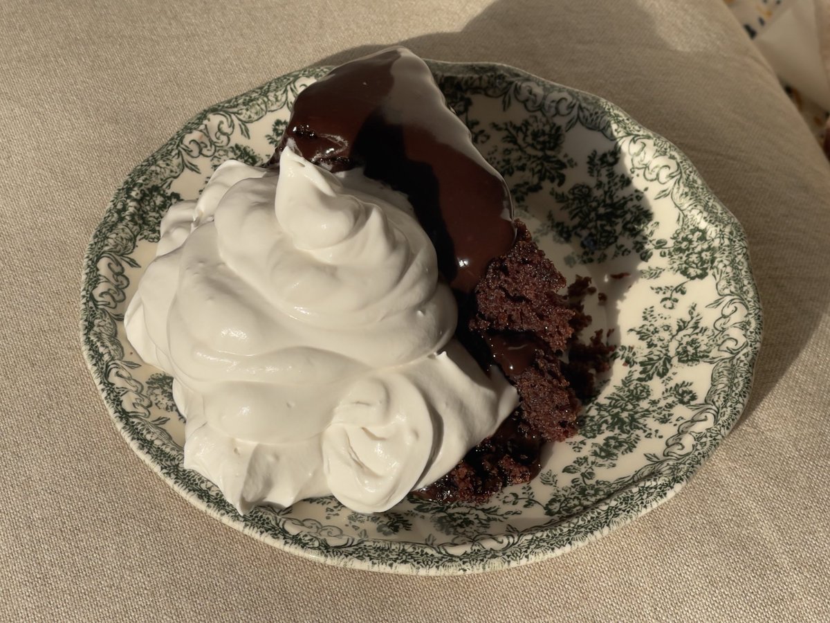 saeioura's tweet photo. wanted to show my ideal whipped cream to cake ratio as a whippedcreamaholic but the sun hit and this turned into the prettiest picture of cake i’ve ever taken https://t.co/FYDK6qIZix