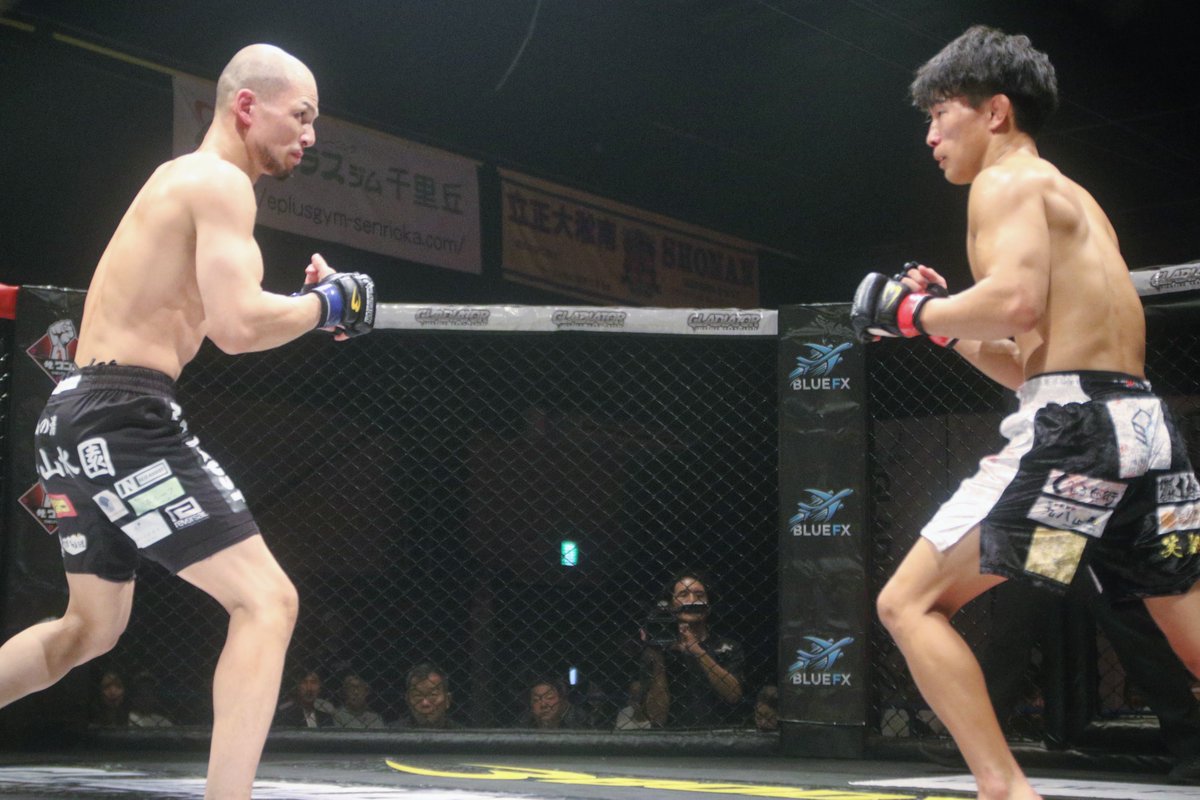 nekoyabunraku's tweet photo. #GLADIATOR036 #GLADIATOR #MMA
▼メインイベント 第18試合 GLADIATORフライ級タイトルマッチ5分3R
今井健斗(マーシャルアーツクラブ中津川/第6代GLADIATORフライ級王者)
NavE(N★TRUST/第3代GLADIATORフライ級王者) https://t.co/2oHMKRHzJ8