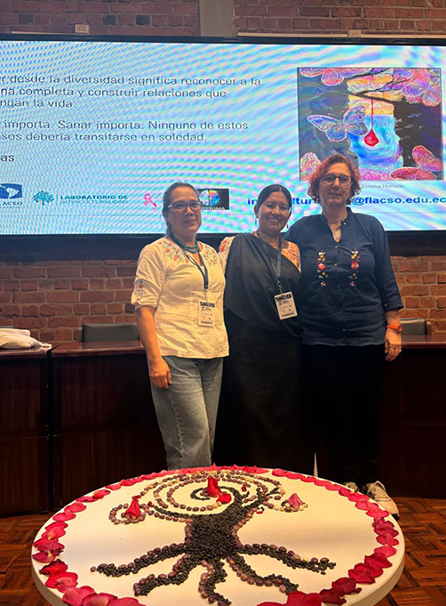 FLACSOec's tweet photo. 📰 #NoticiasFLACSO
El Laboratorio de Interculturalidad de FLACSO Ecuador participa en el “II Congreso internacional intercientífico e intercultural”, que se desarrolla del 23 al 27 de septiembre en la Universidad de Cuenca. El congreso promueve un espacio de diálogo de saberes entre conocimientos científicos y conocimientos ancestrales en pro de un futuro más intercultural, inclusivo, equitativo y sostenible.

El seminario contó con la participación de Anita Krainer, Martha Guerra y Yuri Guandinango, acompañadas de una muestra artística de Lorena Hurtado.