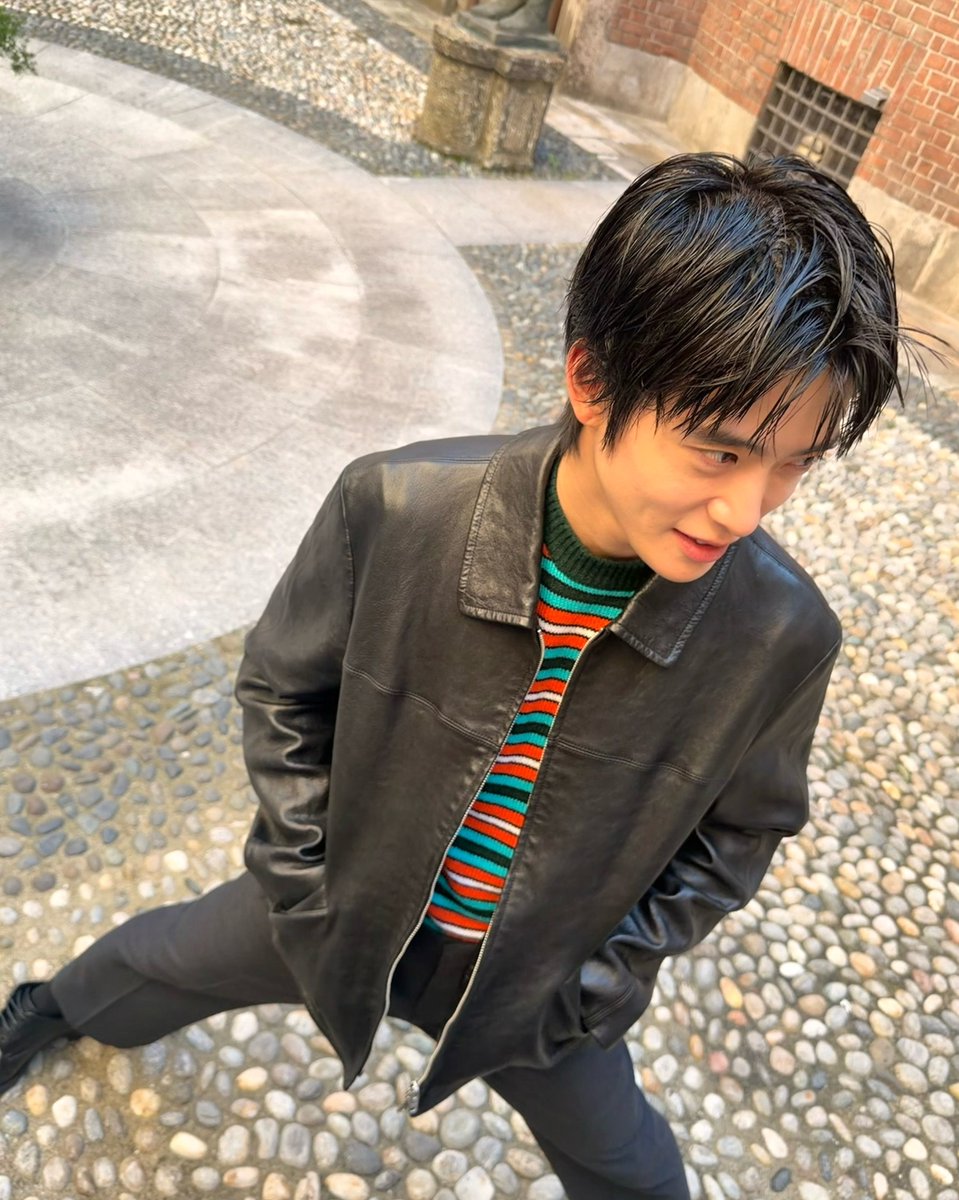 yunogay's tweet photo. he always needs to show who he is and secure his position as president of sillyland https://t.co/N1R0NUDTdO