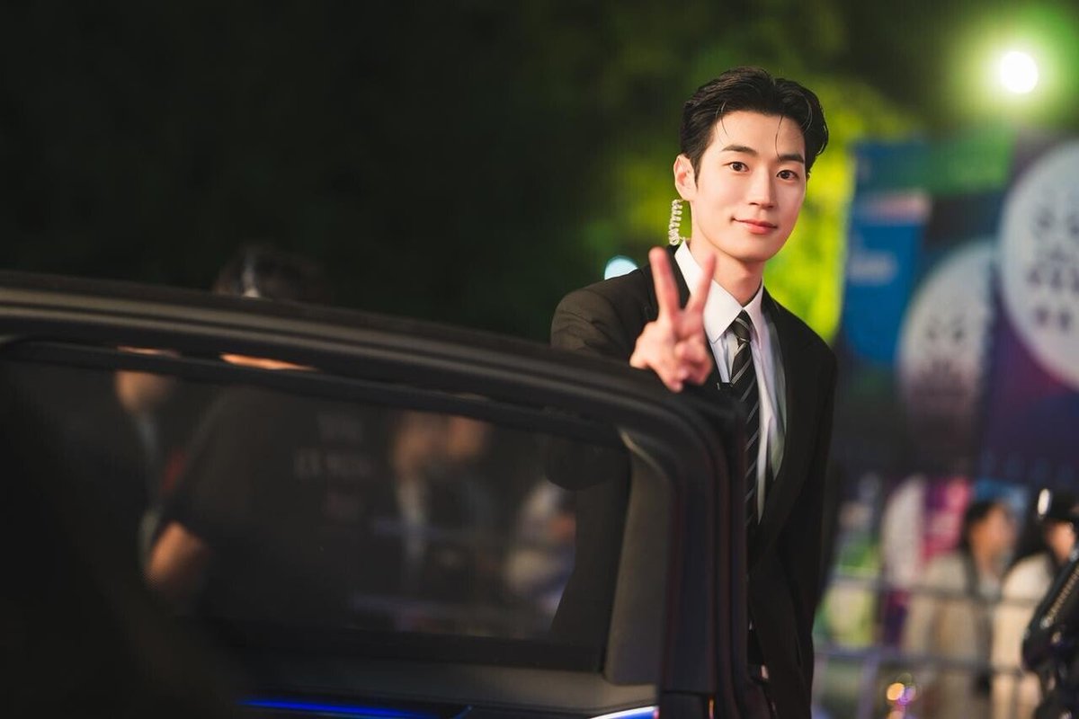 TheAsaDiary's tweet photo. The cast of #DiveIntoYou is already winning us over with their chemistry...

Kim Ji Yeon, Park Seo Ham, Jang Se Hyuk &amp; Moon Seung You praised their teamwork ahead of the drama’s September 26 premiere. https://t.co/KgwSKblmxU