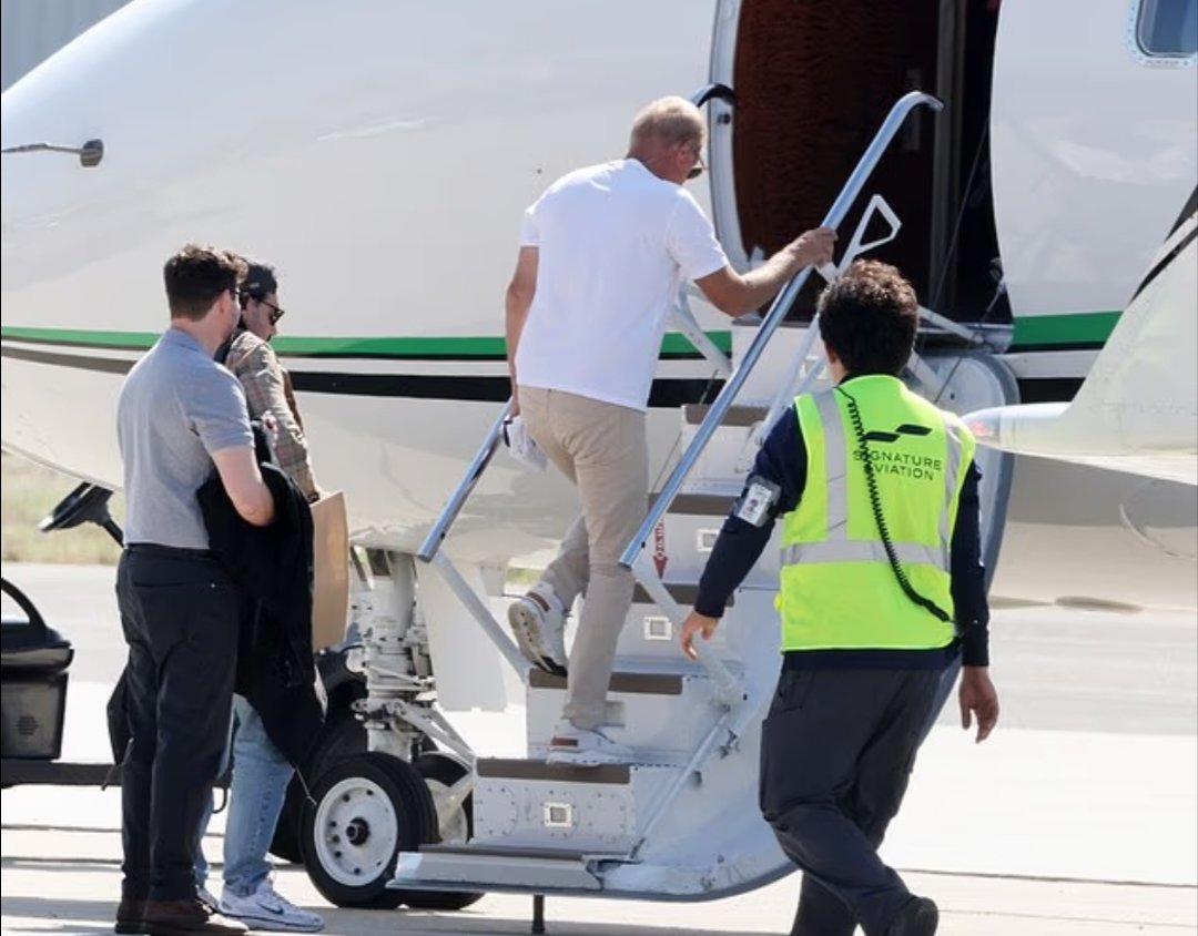 KevinCostndgew's tweet photo. When I go undercover as an ordinary guy… but still arrive with a private jet. 😎✈️
License to chill. Mission: enjoy the ride. https://t.co/AvInfHCQLe
