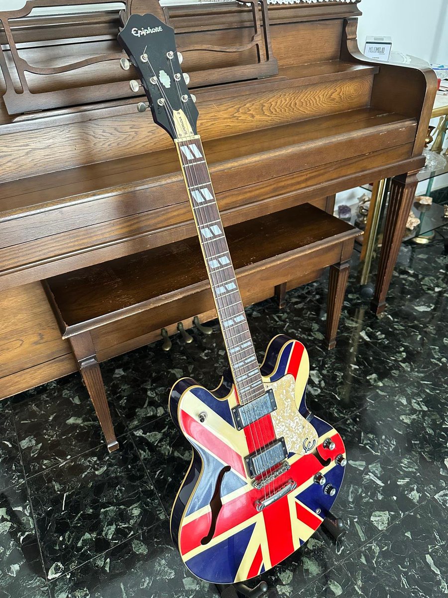 GuOnTheShore's tweet photo. @liamgallagher @JacobsBen I whis i could. Pretty huge fan https://t.co/zuN3VRsmsw