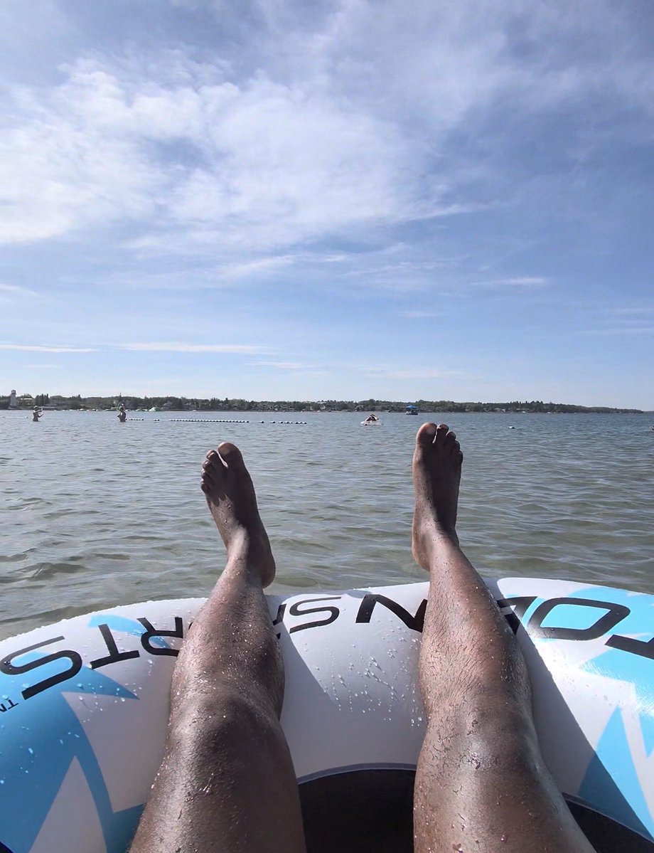 Mayorad's tweet photo. Everything starts in the mind.

The idea you’ve been thinking about, the life you want to build, the person you want to become. Long before anyone else can see it, you’ve probably already pictured it in your head.

Sitting here, surrounded by calm water and open sky, is a good reminder to protect that space.

Feed your mind with possibilities, not just limitations.

Sometimes the first place your life changes is in your thoughts.