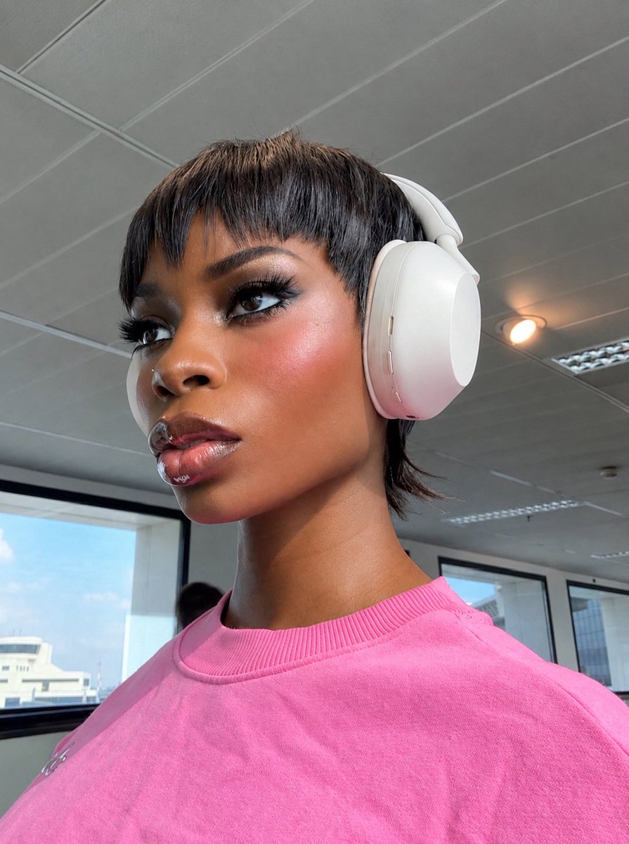 Nemamaae's tweet photo. This high top model face https://t.co/wZ7Ok77EkB
