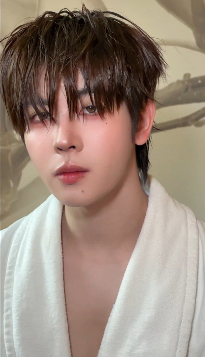 itsfairyjane's tweet photo. เมคอัพจึ้งมากกก หล่อ!!!

TLE FIRSTONE AT MFW 2027
#MOSCHINOSS27xTLEFIRSTONE
#Firstone https://t.co/jBrkgC3HVE