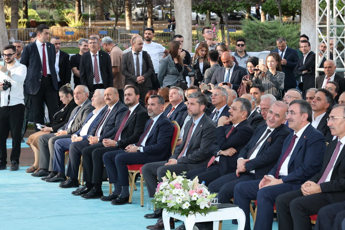 isselmanoglu23's tweet photo. Cumhurbaşkanı Yardımcımız Sayın Cevdet Yılmaz’ın teşrifleriyle gerçekleştirilen Fırat Üniversitesi Prof. Dr. Yasemin Açık AR-GE Merkezi Açılış Töreni’ne; Valimiz, Milletvekillerimiz, Belediye Başkanımız, Fırat Üniversitesi Rektörümüz ve İl Protokolümüzle birlikte katıldık.

Fırat Üniversitemizin bilimsel kapasitesine güç katacak, yeni nesil araştırma ve inovasyon çalışmalarına öncülük edecek AR-GE Merkezinin  Üniversitemize ve Elazığ’ımıza hayırlı olmasını diliyor; başta Sayın Prof. Dr. Yasemin Açık olmak üzere emeği geçen herkese teşekkür ediyorum.

@Akparti 
@abuyukgumus