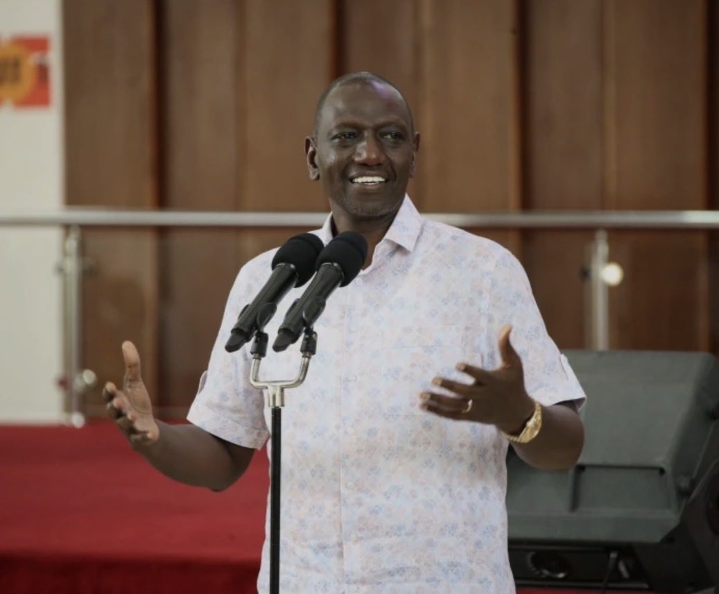 RamogiFM's tweet photo. Jatend piny Kenya William Ruto dhi yawo ayanga gedo mar kar luoko mauta ma Lamu,chenrono madhi kawo omenda maromo Ksh 2 trillion kendo dhi chiwo thuolo mag tije moingo 500, 000. https://t.co/LhMWMpQAdJ