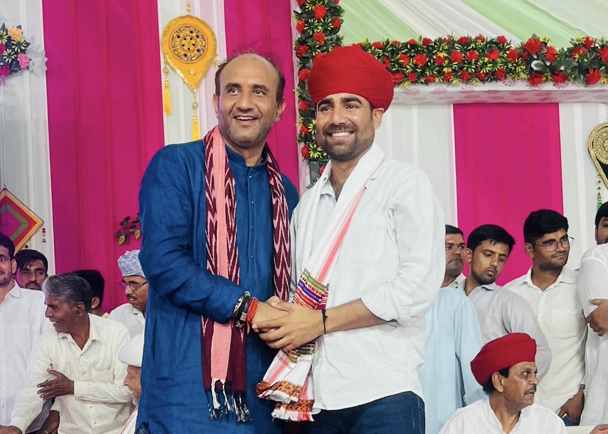 VinodJakharIN's tweet photo. राजस्थान प्रदेश कांग्रेस कमेटी के उपाध्यक्ष एवं रानीवाड़ा विधायक श्री रतन देवासी जी को जन्मदिन की ढेर सारी बधाई एवं शुभकामनाएं।

मैं ईश्वर से आपके उत्तम स्वास्थ्य एवं दीर्घायु जीवन की कामना क���ता हूं।।
@RatanDevasiINC https://t.co/H0BpuV9g1i